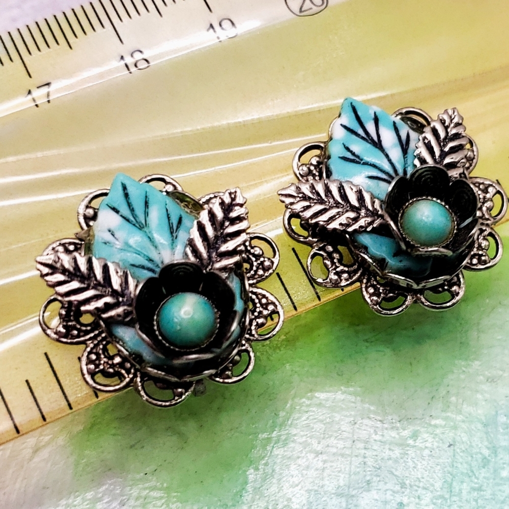 Vintage Turquoise Lucite Leaf Earrings 50s 60s Era Screwback Clips Ks